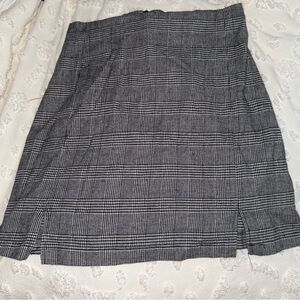 Brandy Melville Black and White Plaid Skirt
